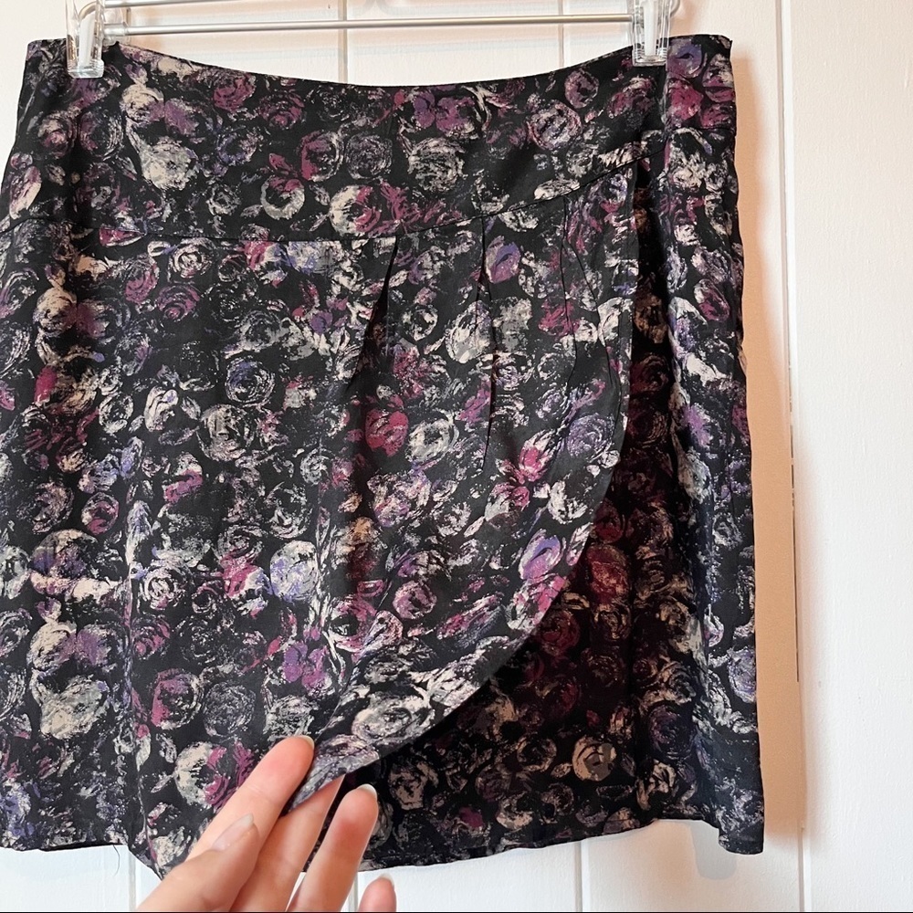 Vintage DKNY abstract floral skirt. Size Large. - Picture 2 of 6